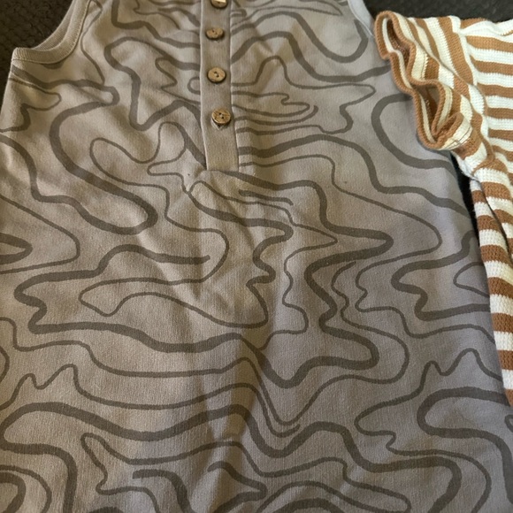 5 Rylee + Cru bubbles/rompers - Picture 2 of 6